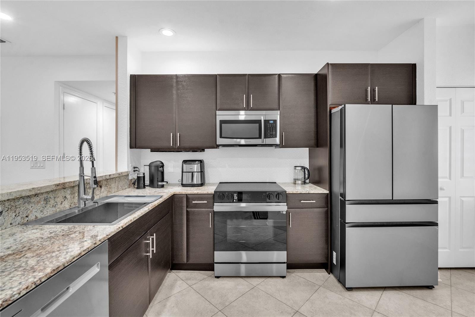 121 NW 2nd Avenue 4, Hallandale Beach, FL 33009 photo 3