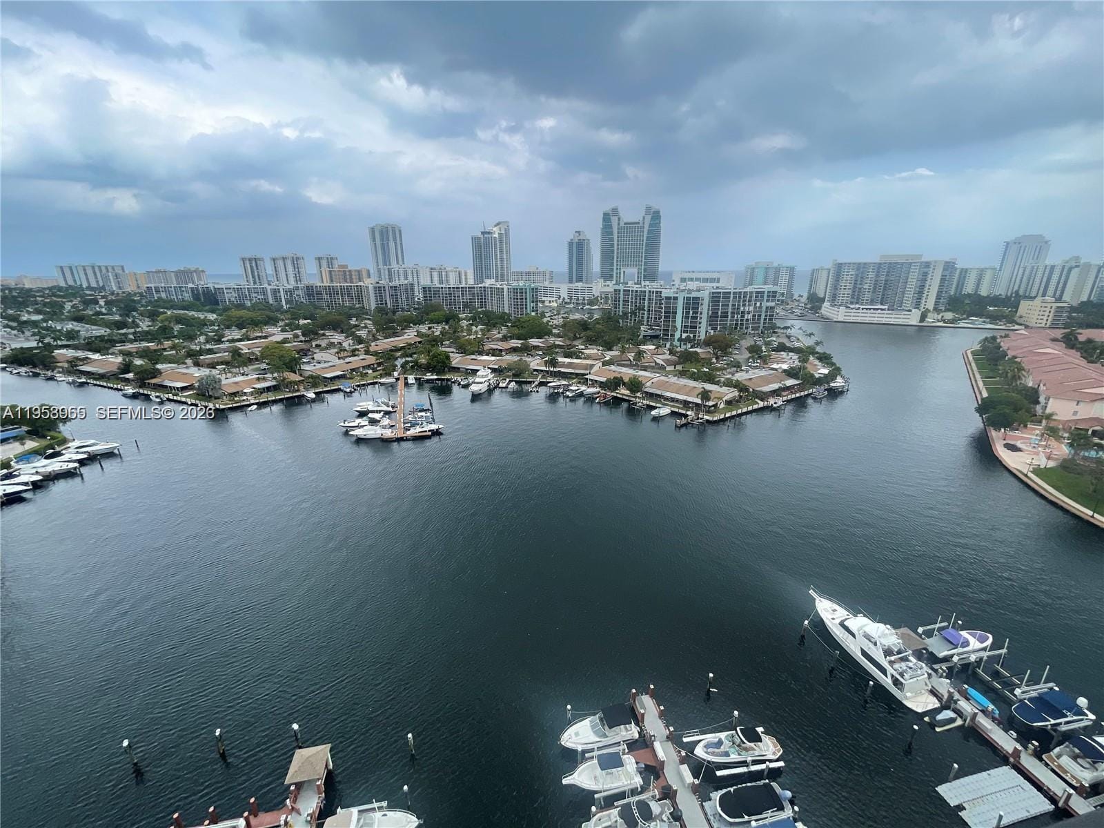 300 Three Islands Boulevard 417 — photo 2