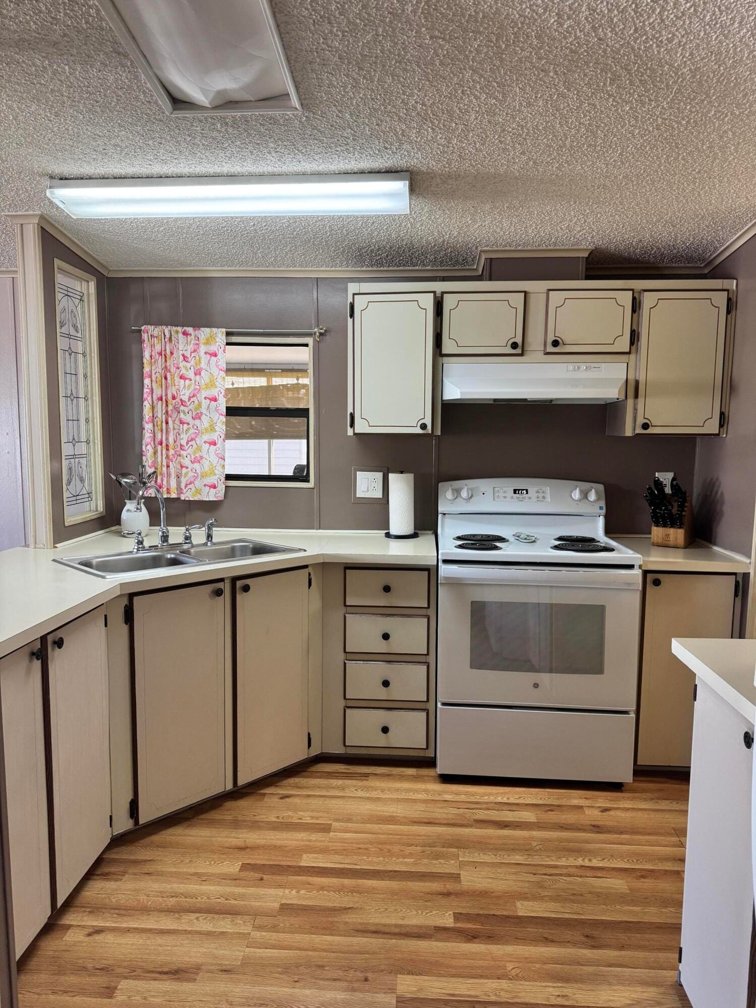 13953 Adelfa Avenue — photo 11