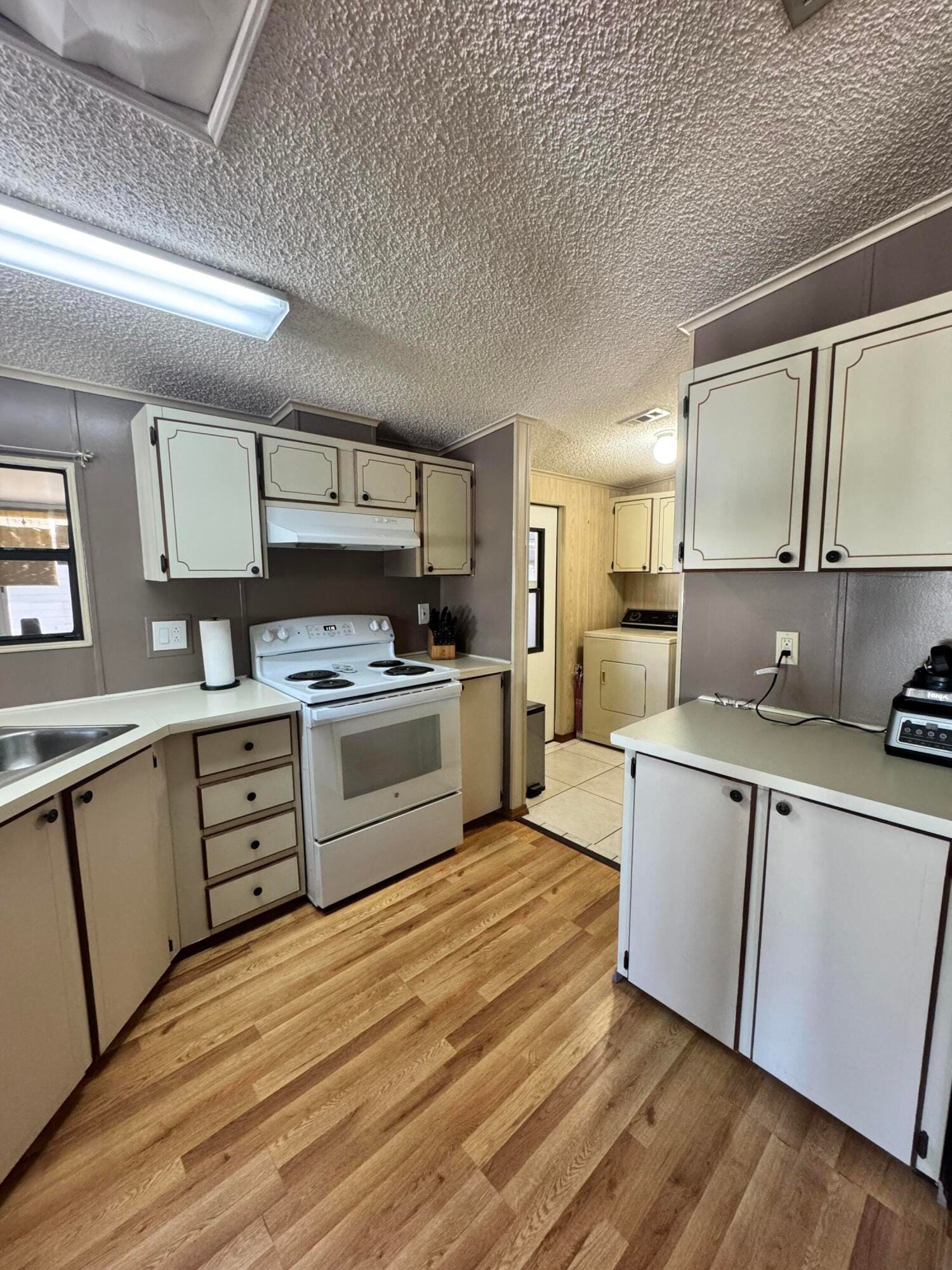 13953 Adelfa Avenue — photo 12