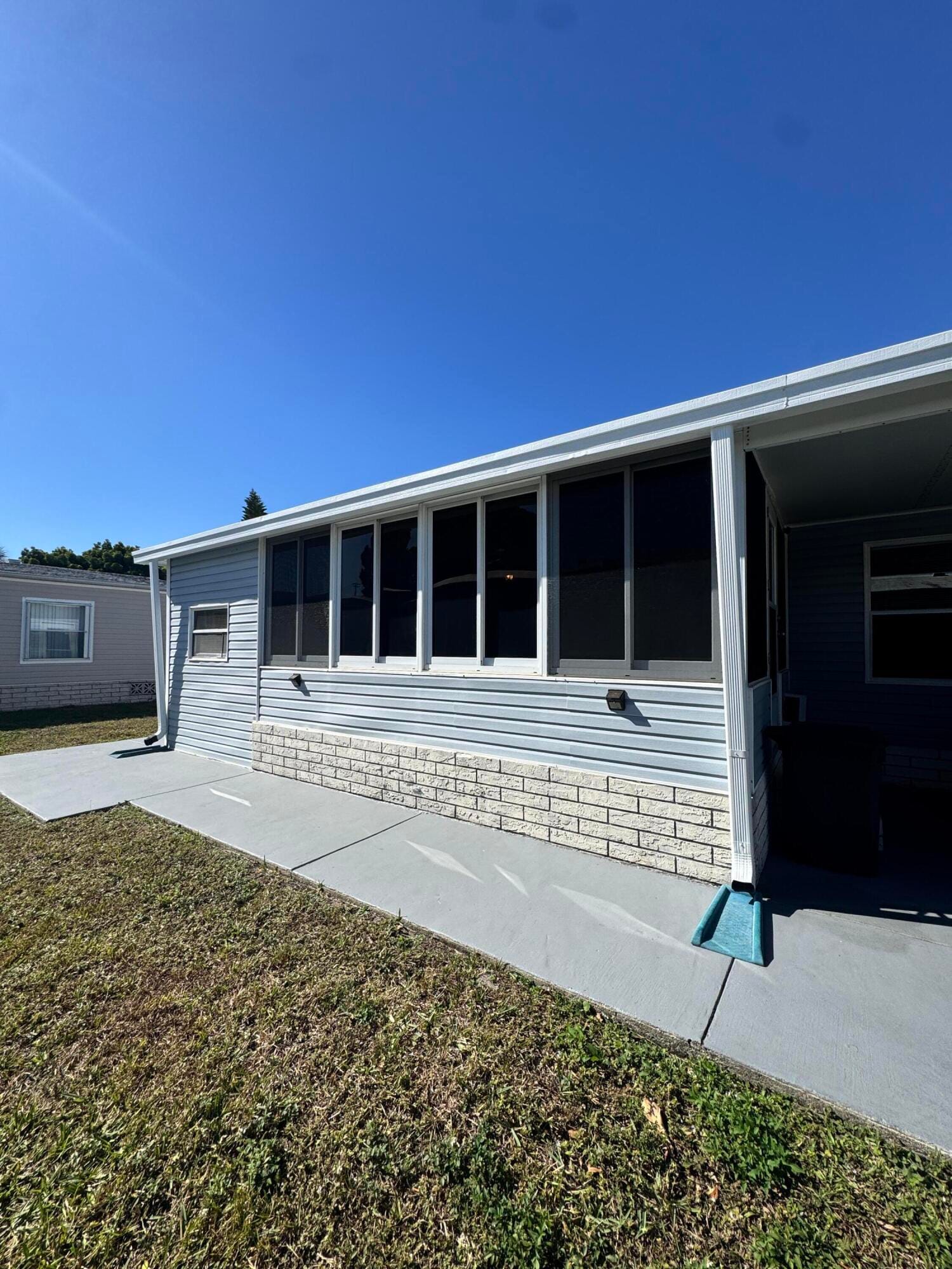 13953 Adelfa Avenue — photo 9