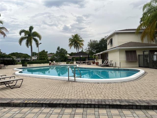 4952 N Hemingway Circle, Margate, FL 33063