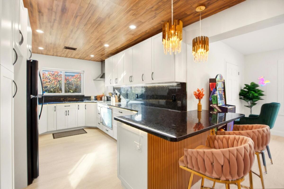 245 N Tradewinds Avenue — photo 5
