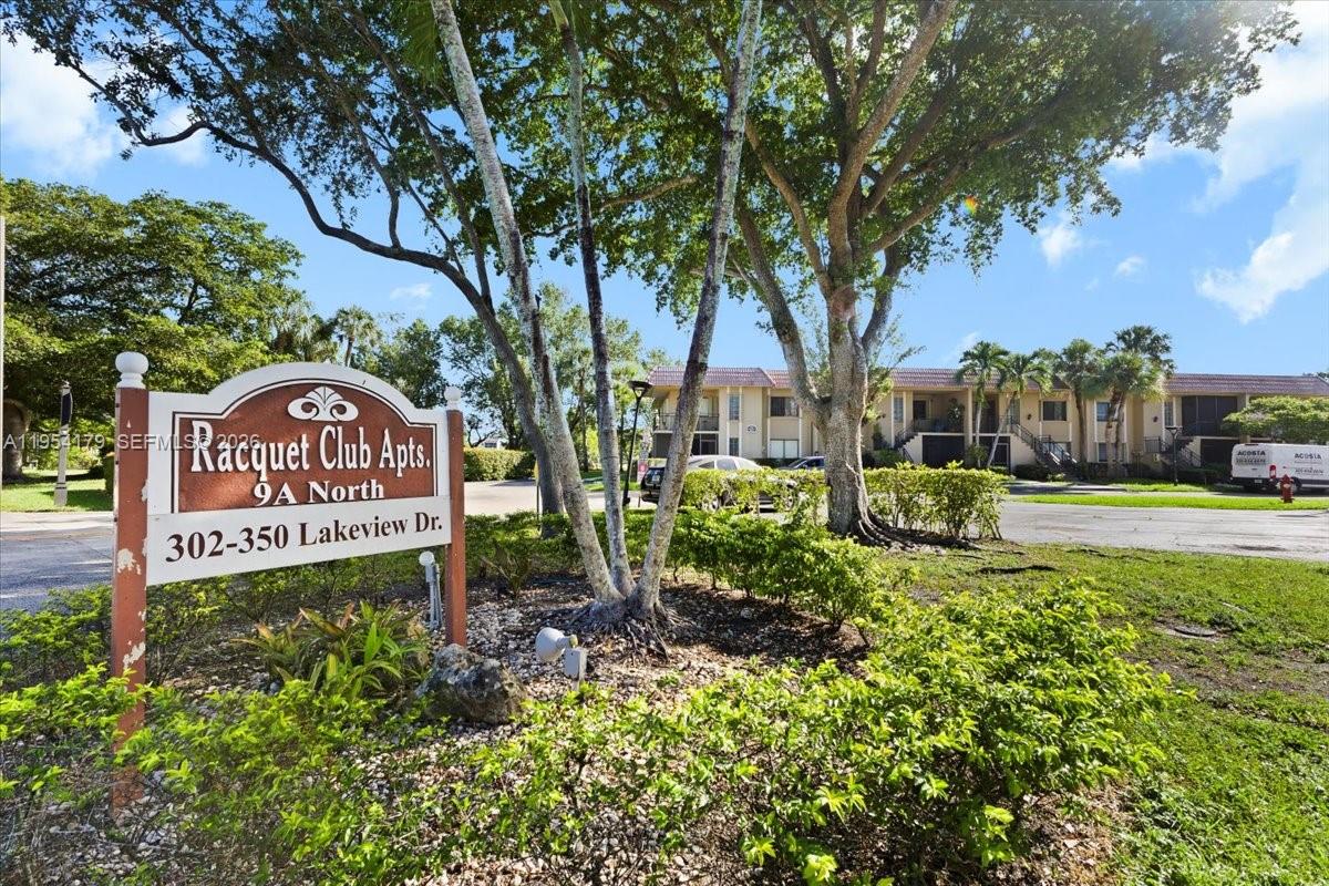 302 Lakeview Drive 203, Weston, FL 33326, Weston