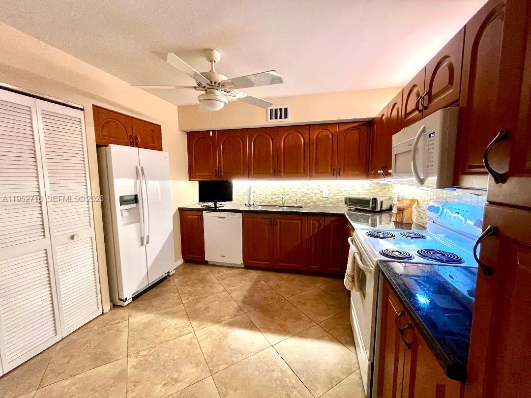 2806 N 46th Avenue D537, Hollywood, FL 33021, Hollywood