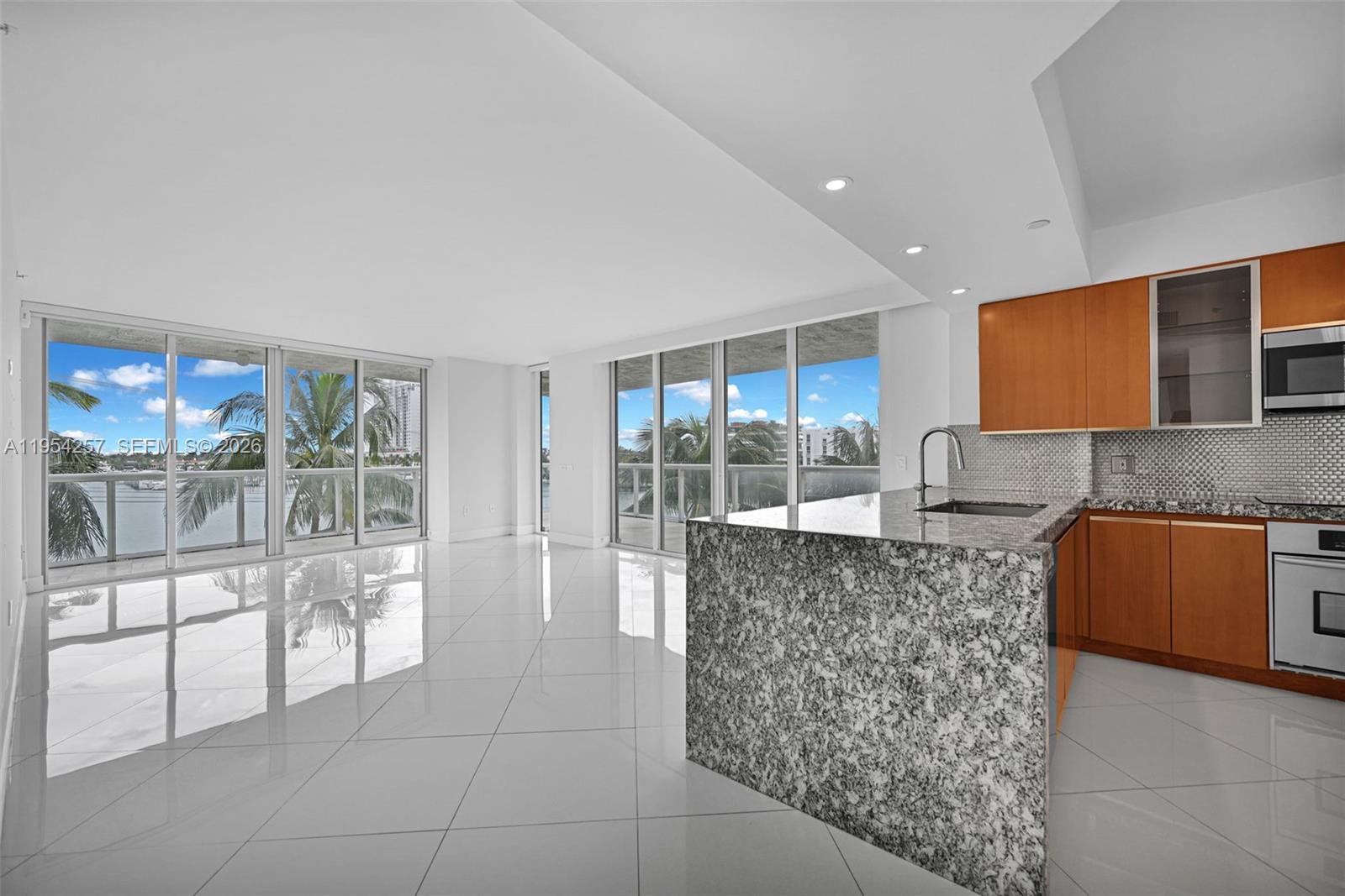 10 Venetian Way 404, Miami Beach, FL 33139, Miami Beach