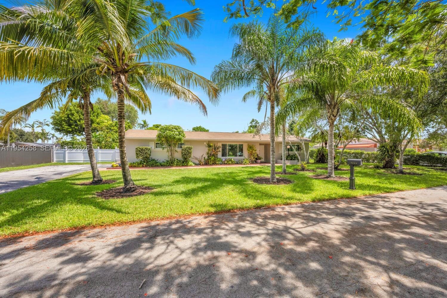 4 bedroom home for sale at 9841 122nd, Miami, FL 33176 — $1,099,000