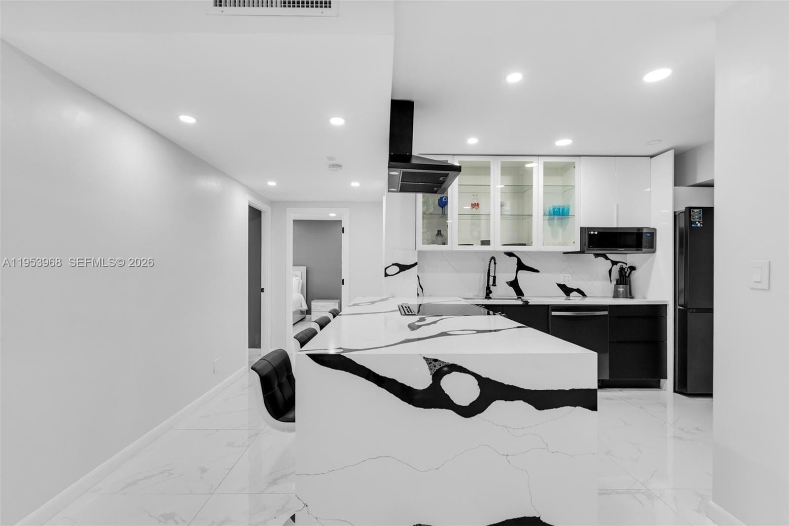 3800 Hillcrest Drive 203 — photo 3