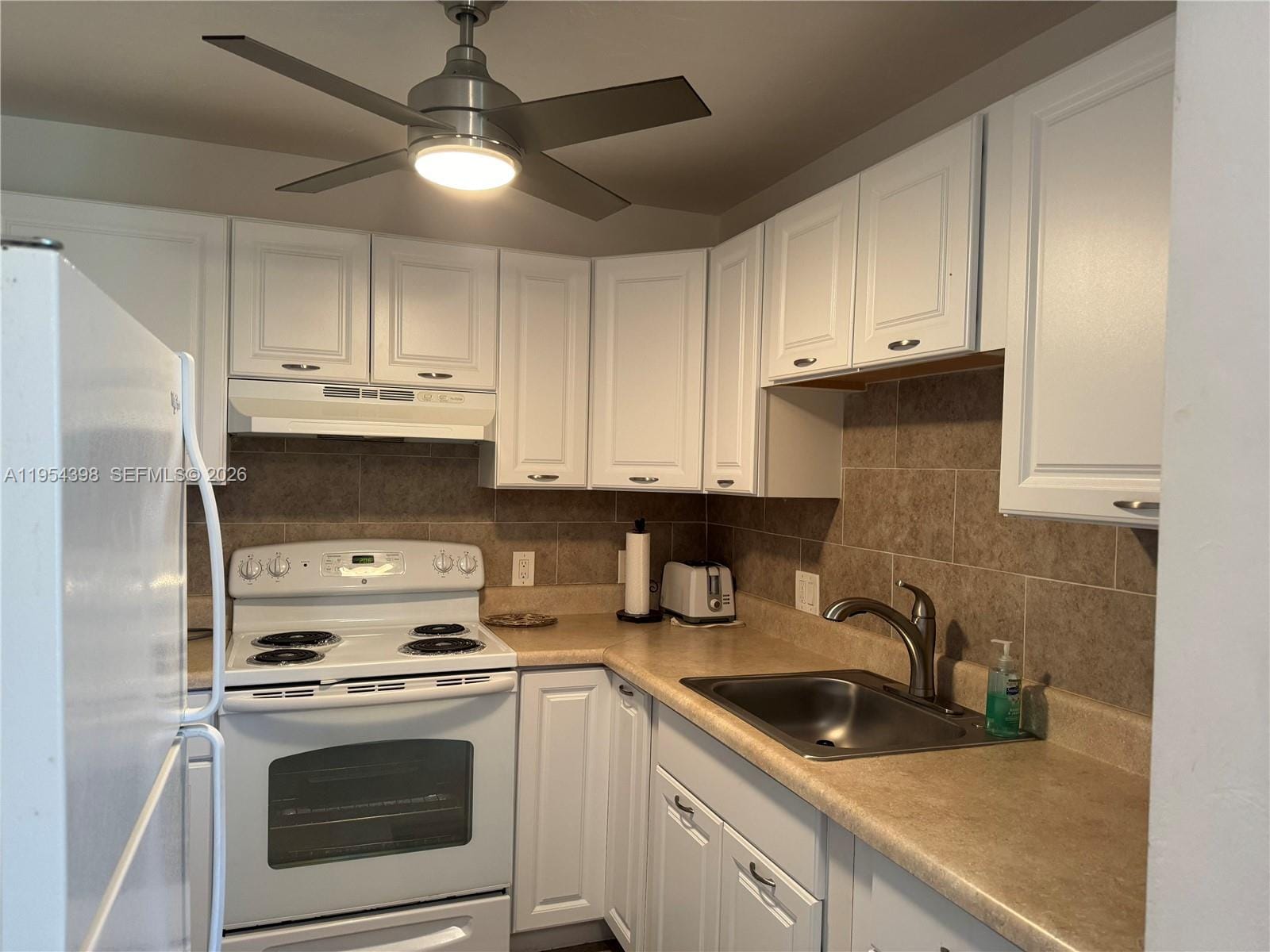 900 Atlantic Shores Boulevard 133, Hallandale Beach, FL 33009 photo 28