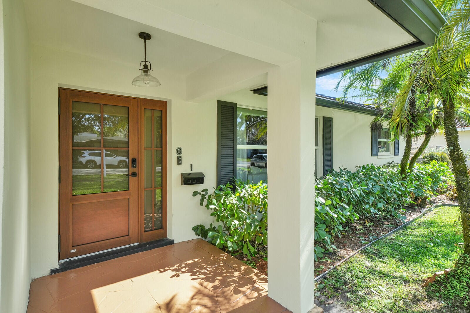 824 N Bel Air Drive — photo 2