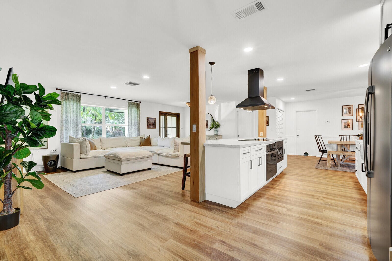 824 N Bel Air Drive — photo 11
