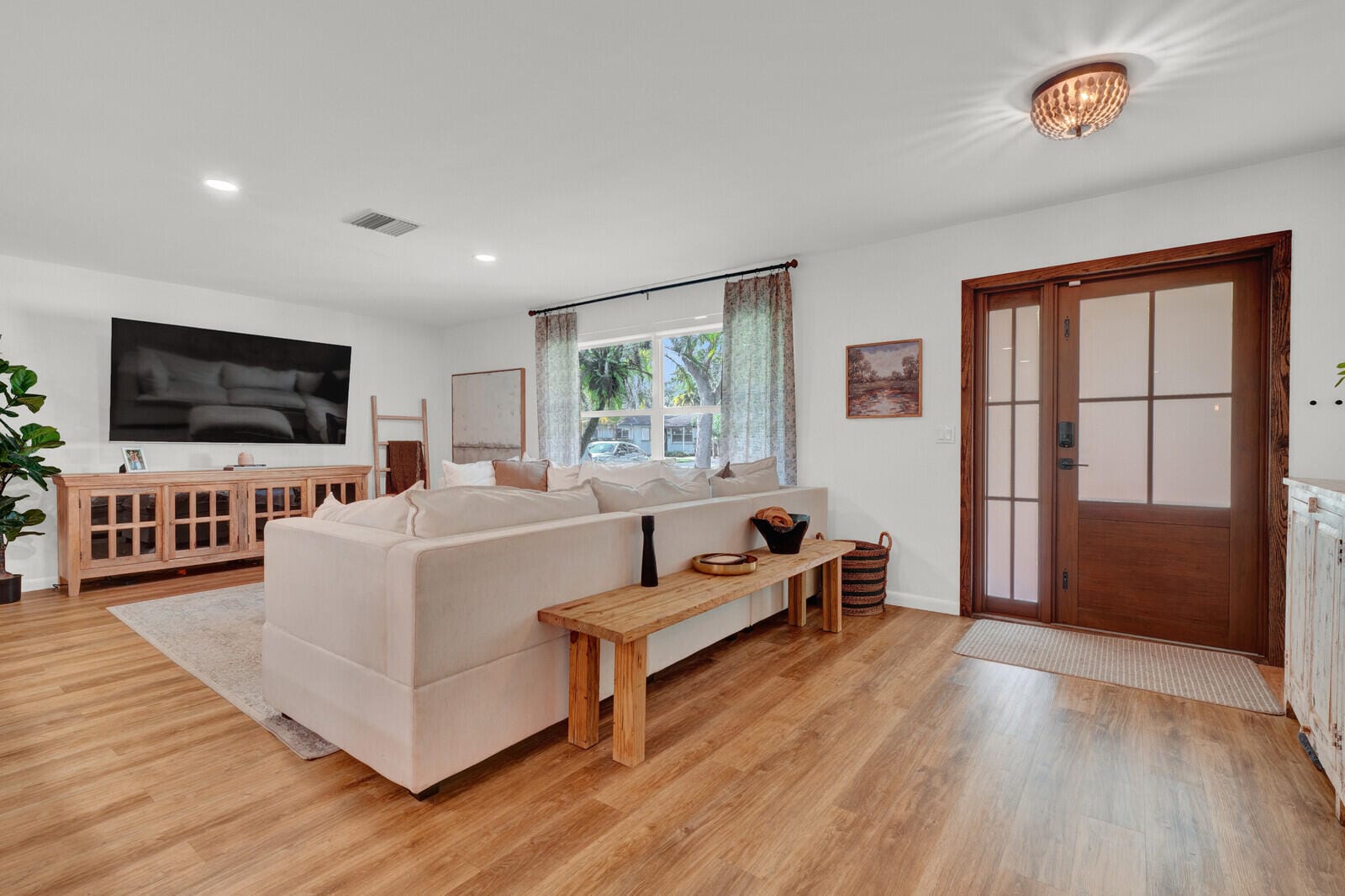 824 N Bel Air Drive — photo 5