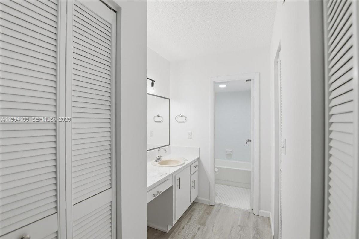 6101 N Falls Cir Drive 309 — photo 4