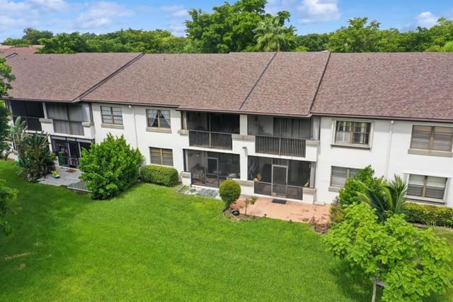 9670 W Mcnab Road 208, sold in Tamarac Gardens, Tamarac, FL