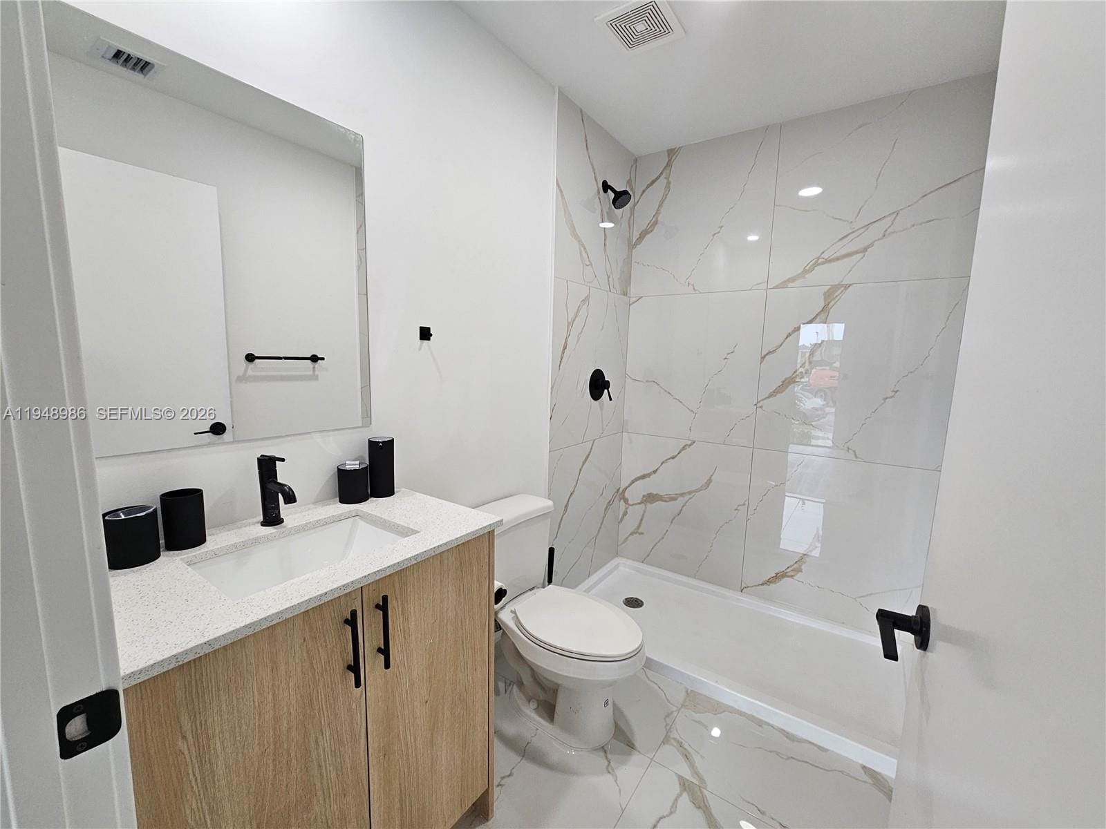 215 NW 13th Place 0 — photo 3