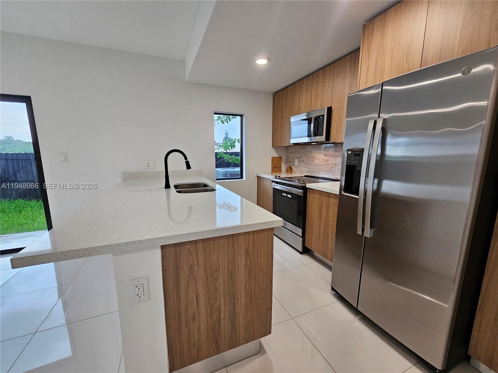 215 NW 13th Place 0 — photo 8