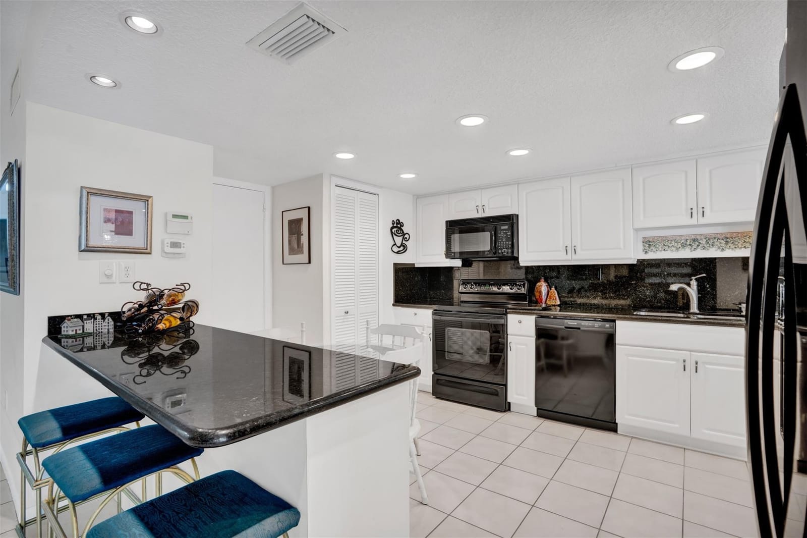 9530 Alcazar Lane 9530 — photo 12