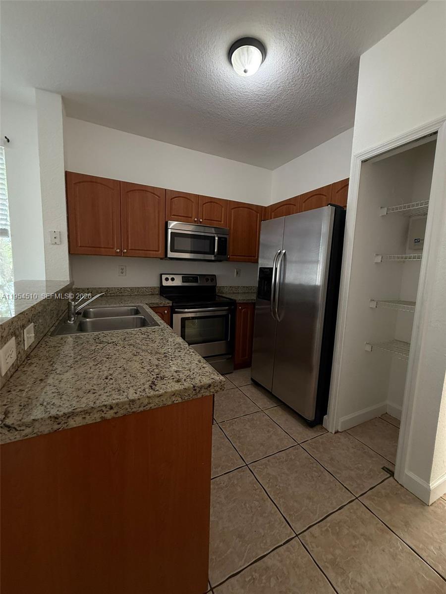 17640 NW 73rd Avenue 20019, Hialeah, FL 33015, Hialeah