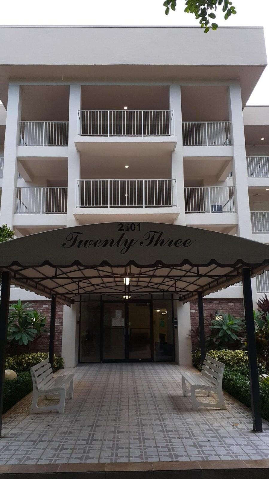 2601 S Course Drive 203, Pompano Beach, FL 33069 photo 2