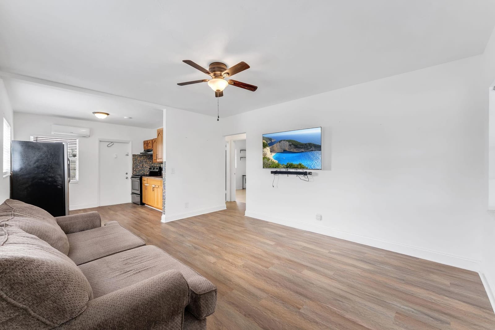 7401 Pines Boulevard 201 — photo 3