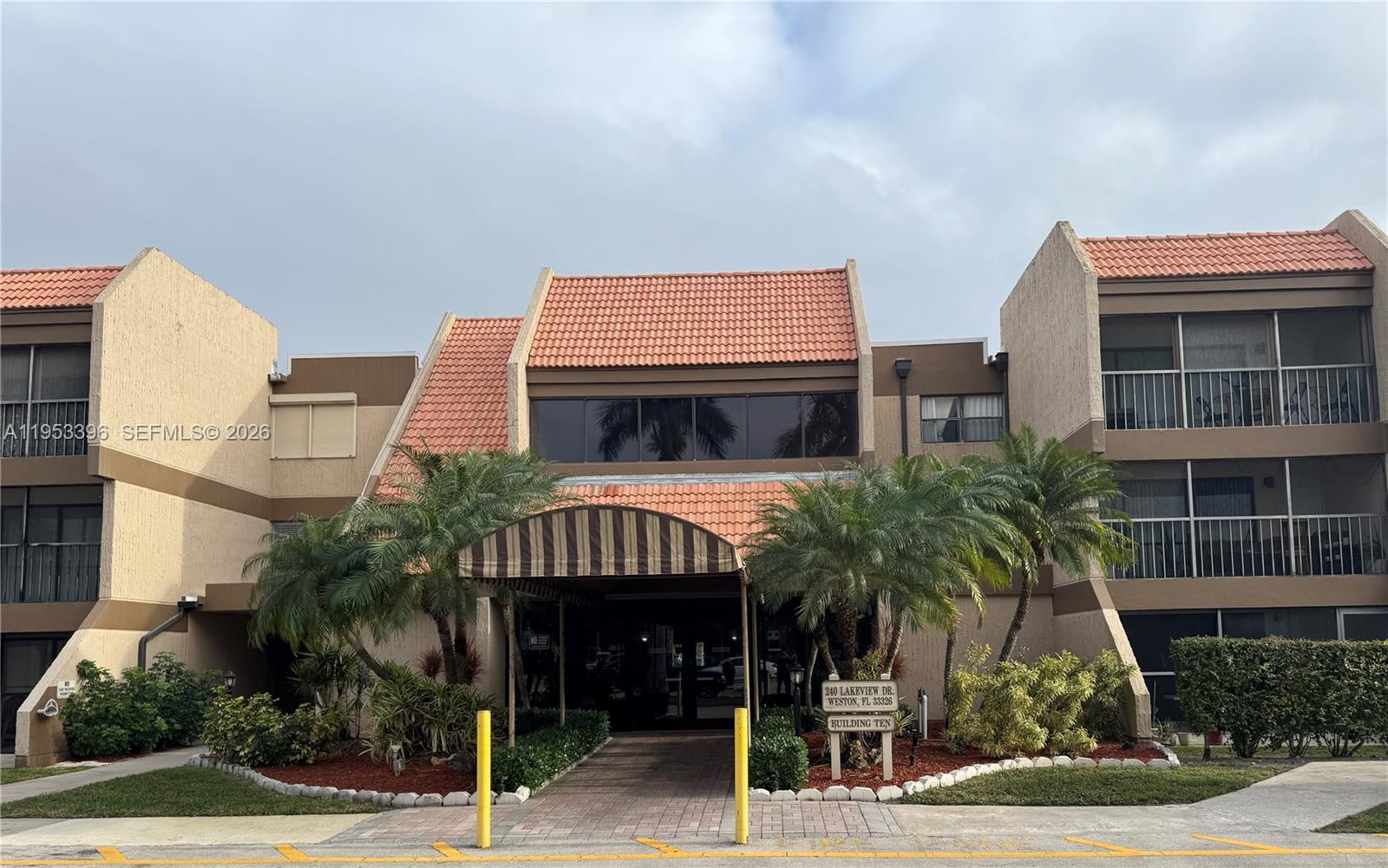 240 Lakeview Drive 308, Weston, FL 33326, Weston