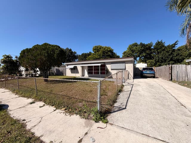 431 Pensacola Drive, Lake Worth, FL 33462
