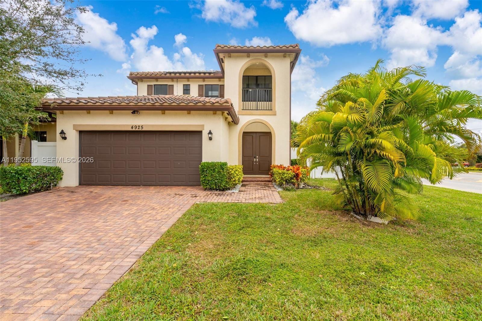 4 bedroom home for sale at 4925 51st, Tamarac, FL 33319 — $679,000