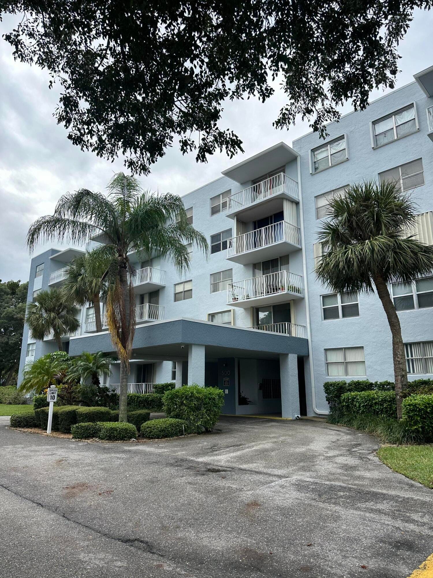500 Executive Center Drive 3h — photo 2