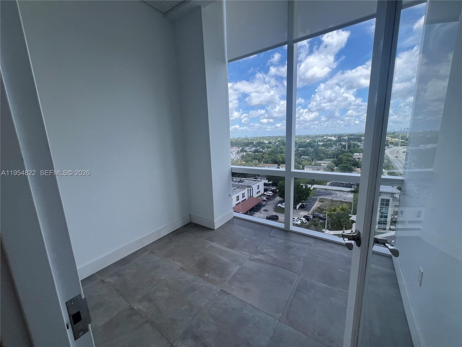 20200 W Dixie Highway 903, Miami, FL 33180 photo 22