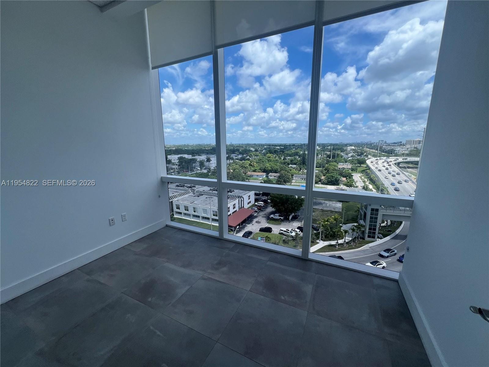 20200 W Dixie Highway 903, Miami, FL 33180 photo 28