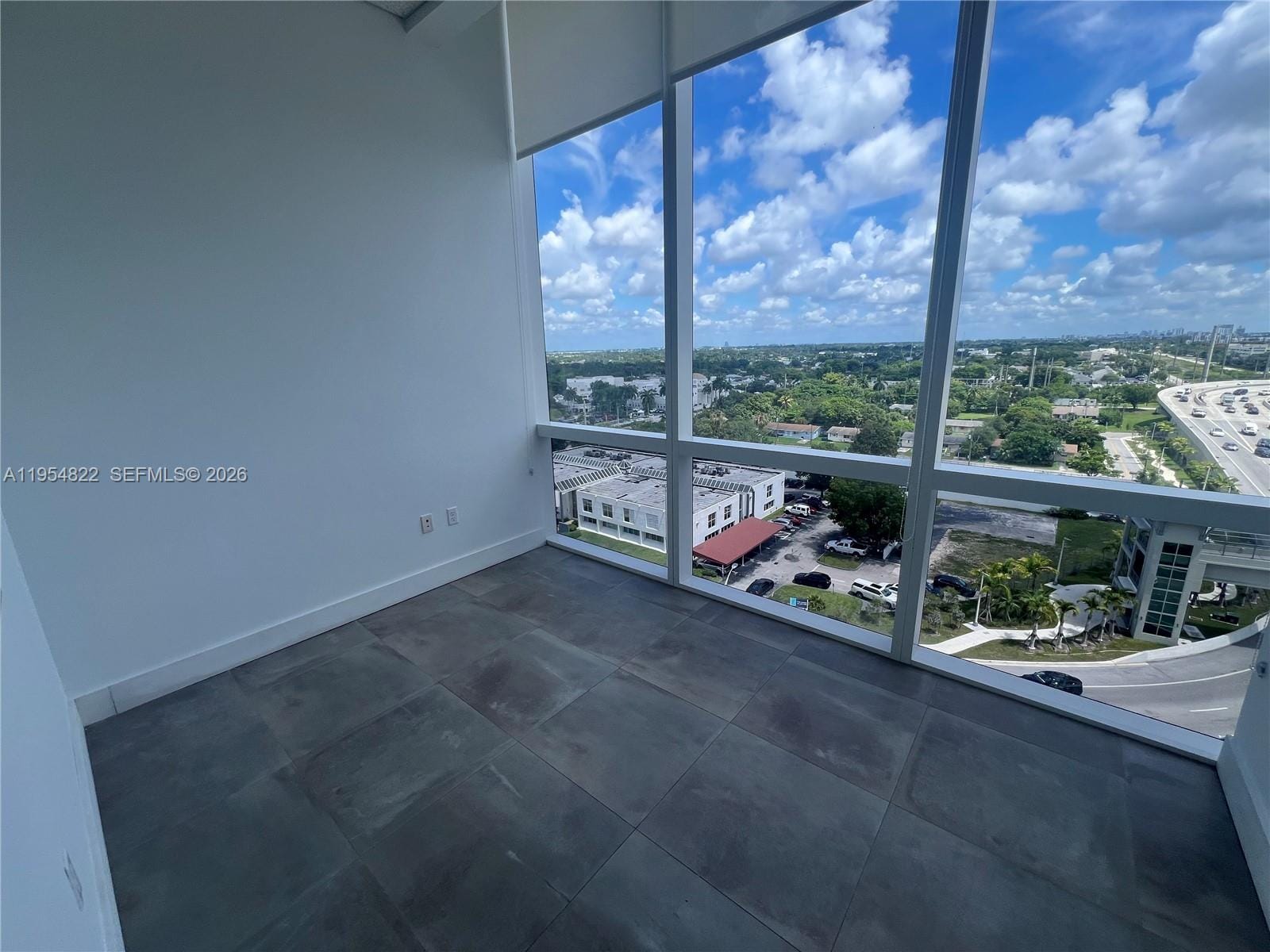 20200 W Dixie Highway 903, Miami, FL 33180 photo 29