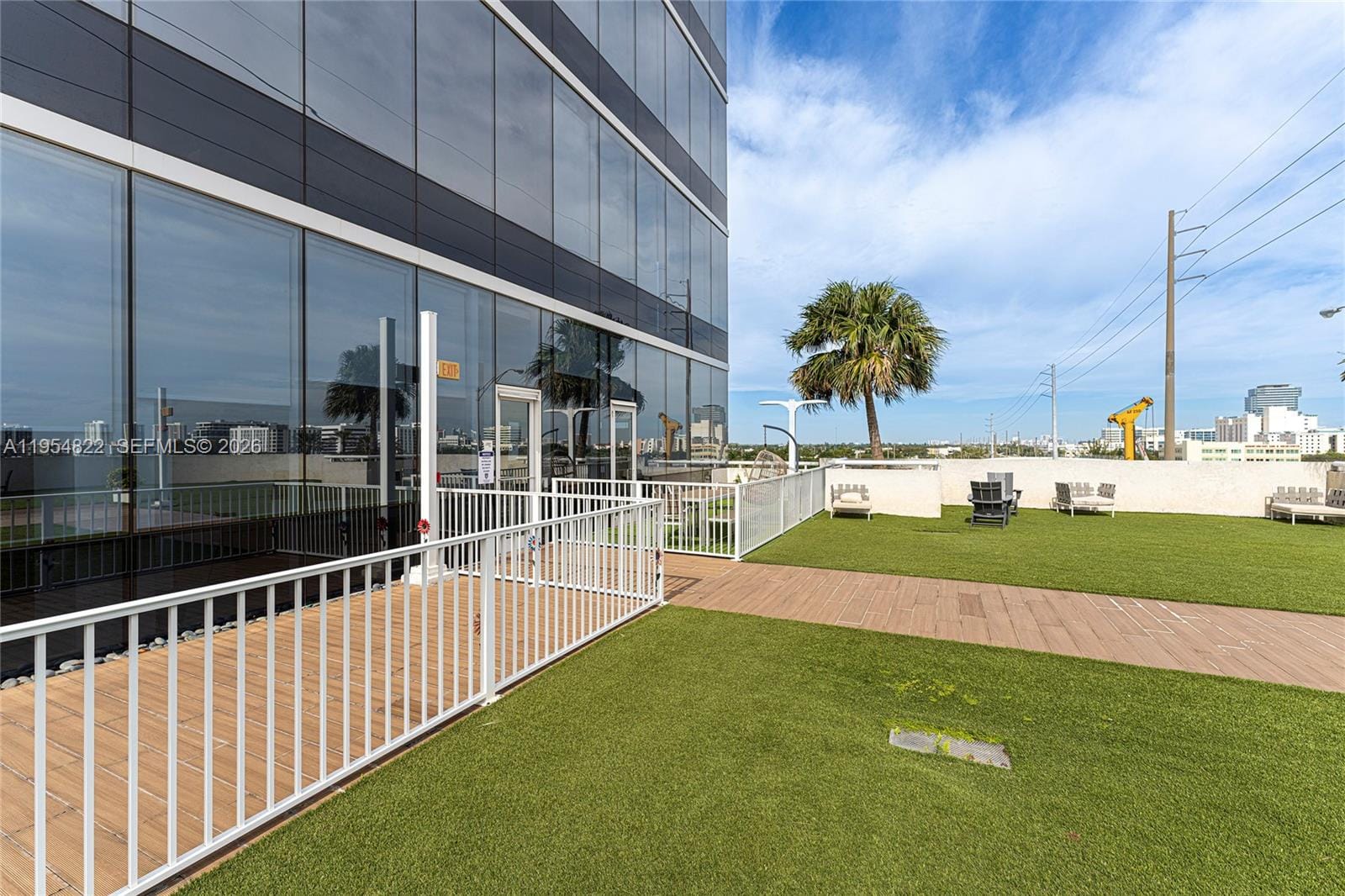 20200 W Dixie Highway 903 — photo 4