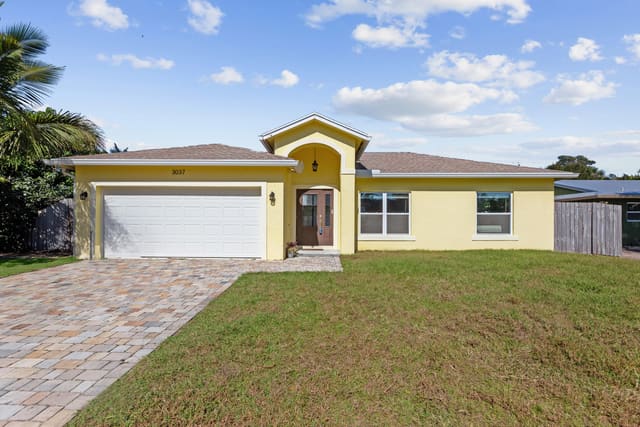 3037 SE Iris Street, Stuart, FL 34997
