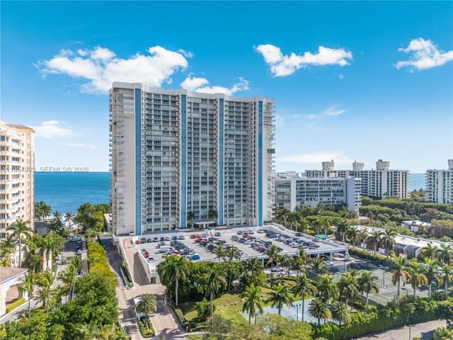 881 Ocean Drive 13C, sold in Casa Del Mar Condo, Key Biscayne, FL
