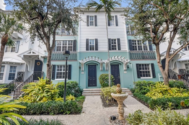 369 W Mallory Circle, sold in Mallory Square, Delray Beach, FL