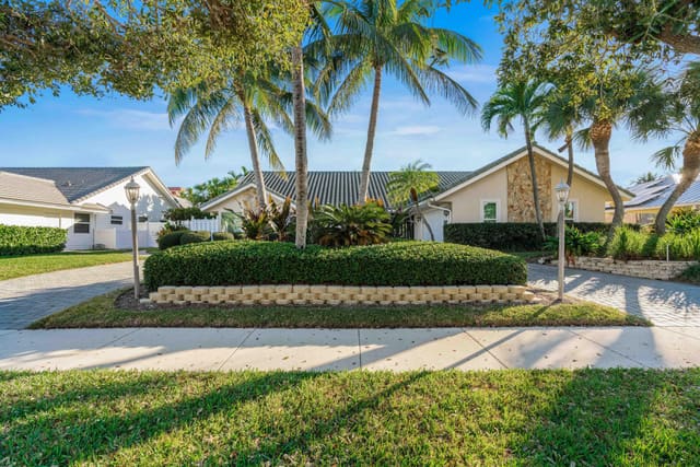 126 Anchorage Drive S, sold in Palm Beach Lake Worth Estates 2, North Palm Beach, FL