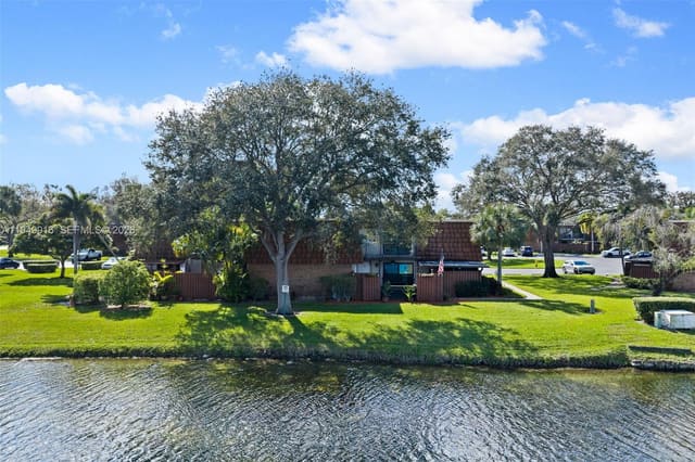 11875 SW 12th Place, sold in C H E Acres, Davie, FL