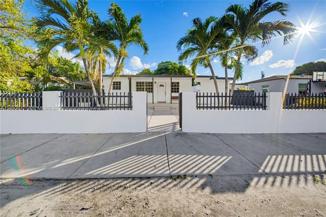 2260 NW 86th Terrace, sold in Bloomfield Hills, Miami, FL