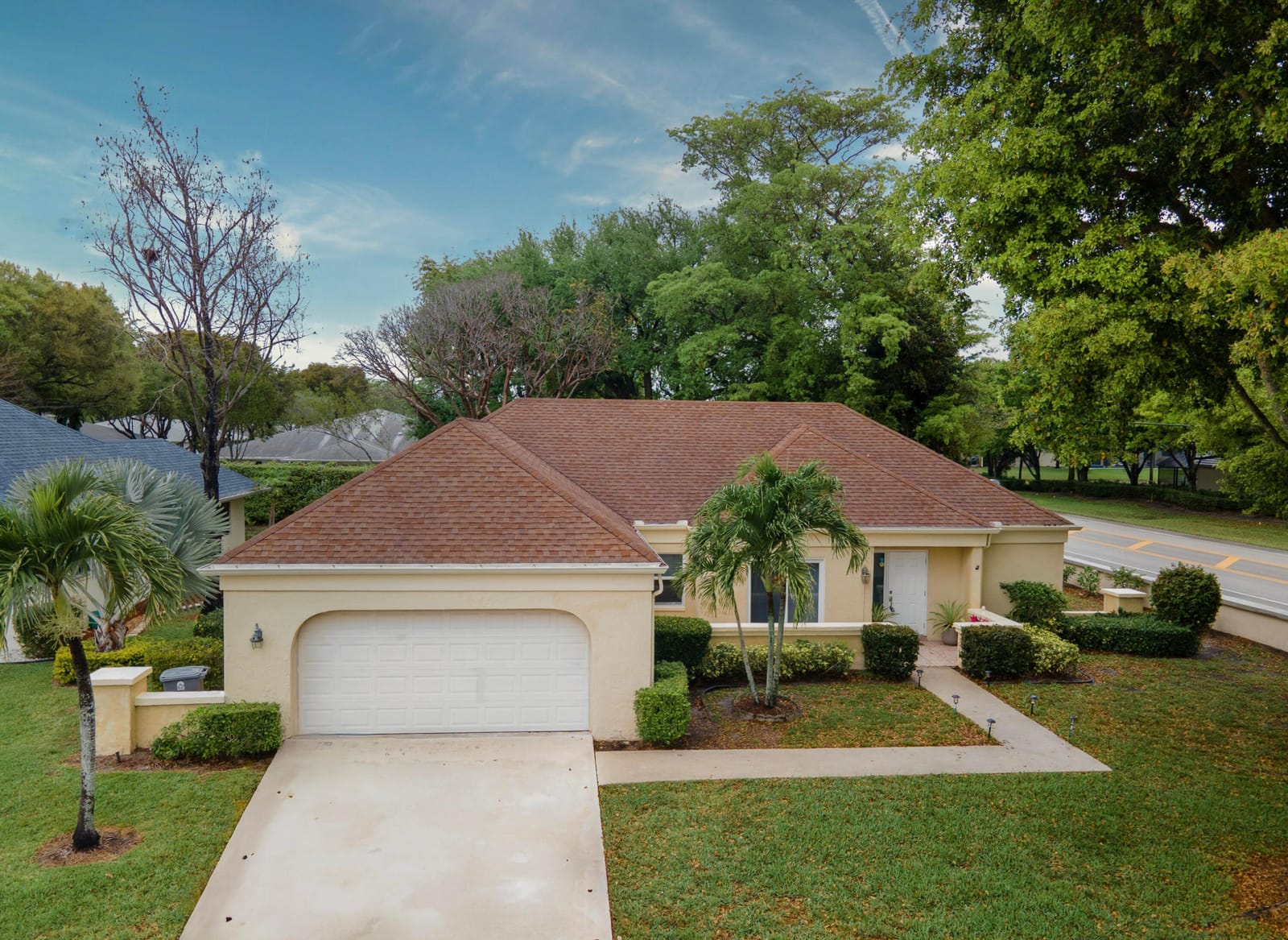 10195 Greentrail Drive — photo 2