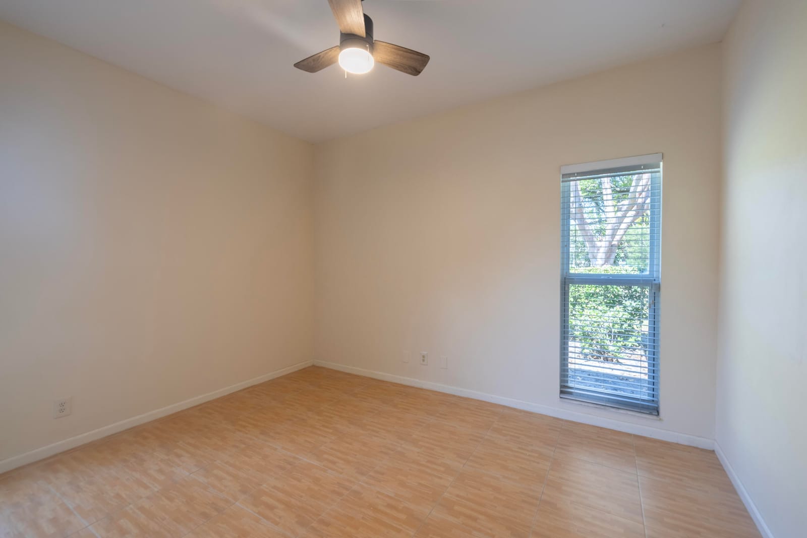 10195 Greentrail Drive — photo 3
