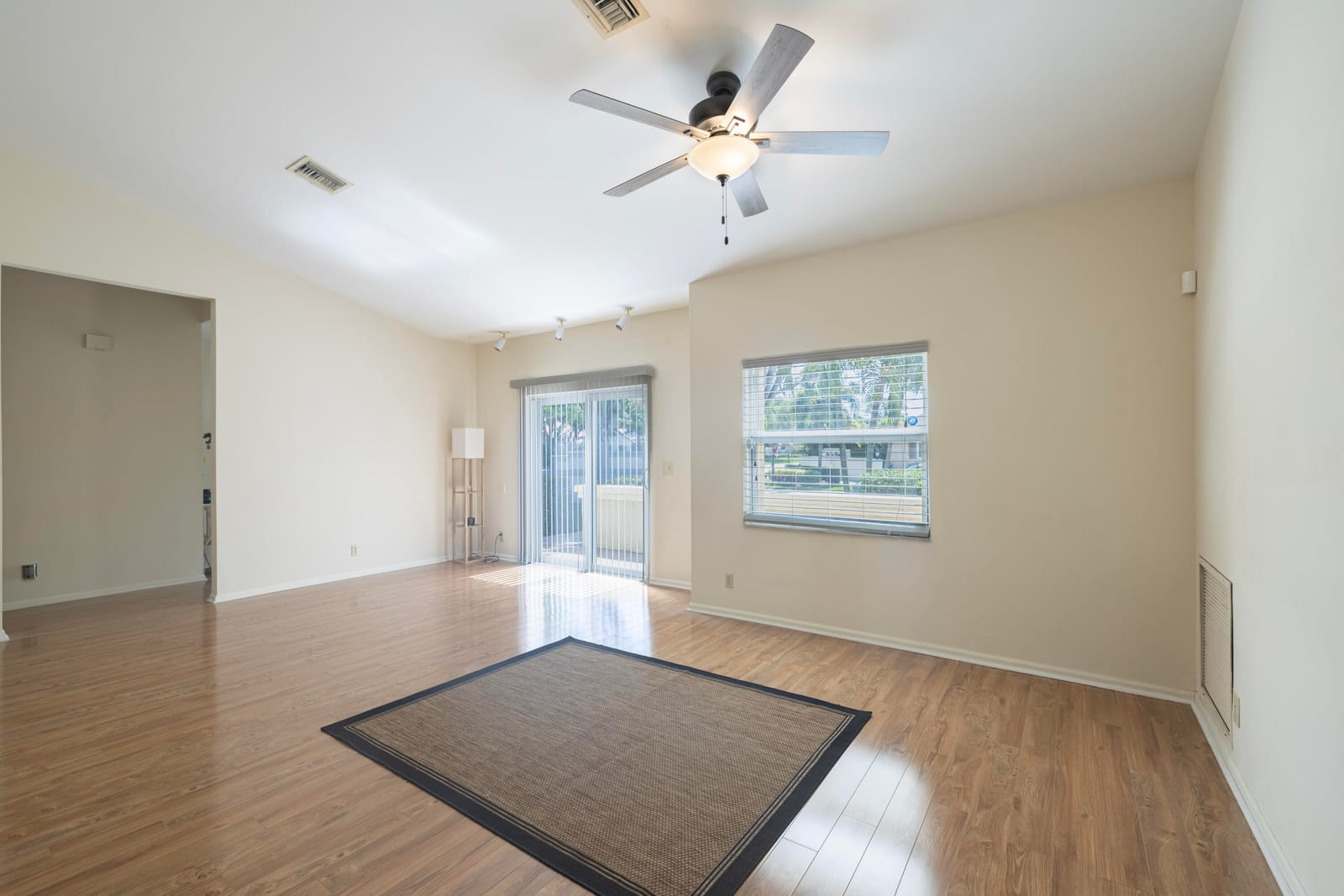 10195 Greentrail Drive — photo 4