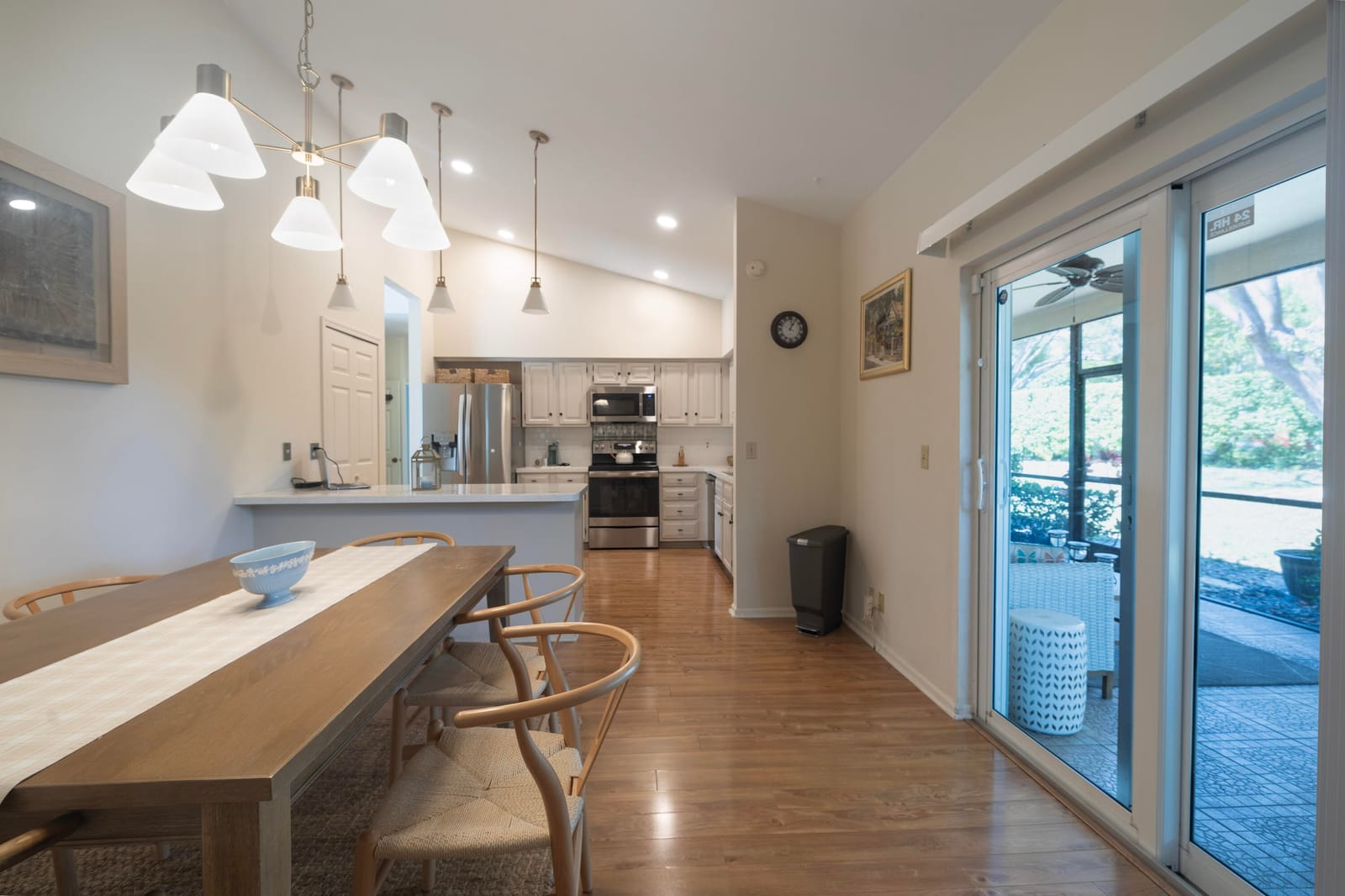 10195 Greentrail Drive — photo 8