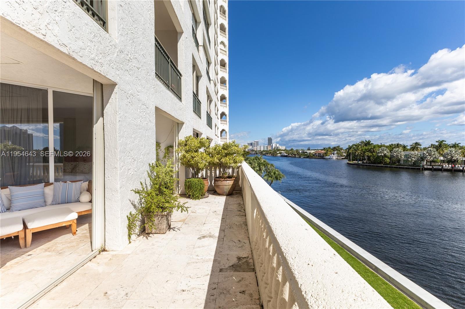 20165 NE 39th Place 303 204, Aventura, FL 33180, Aventura