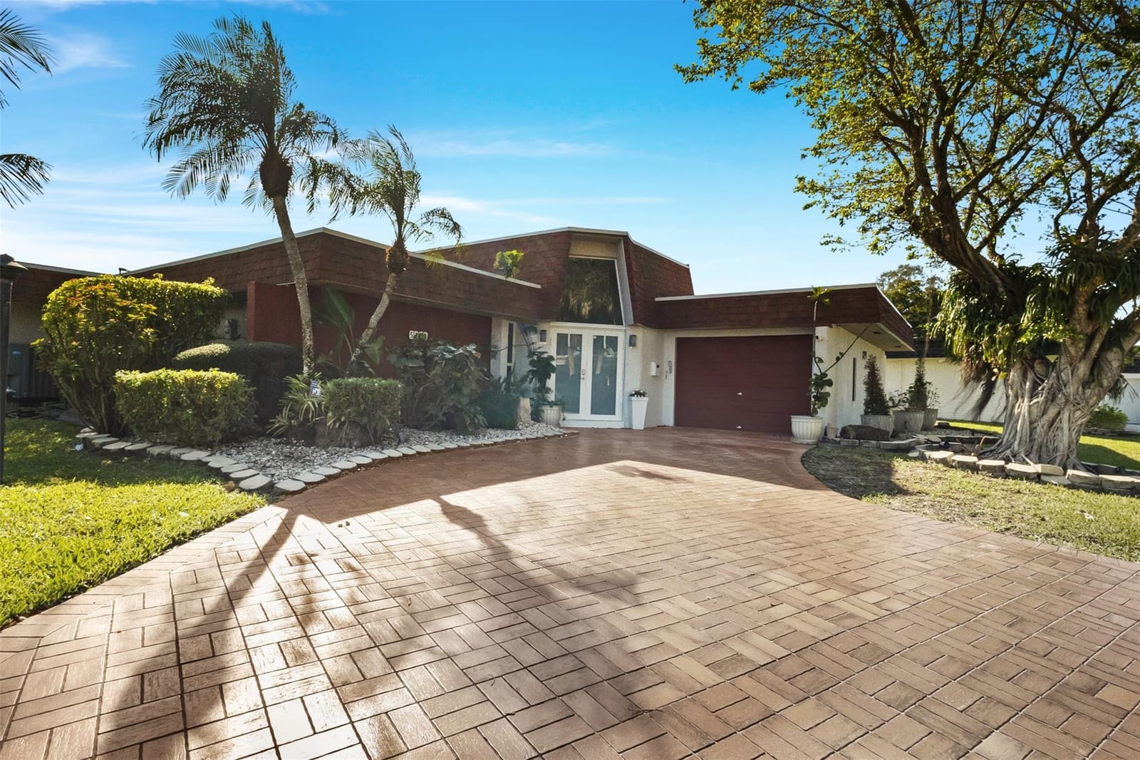 5702 Melaleuca Drive — photo 2