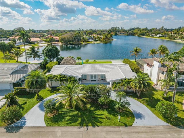 6830 Winged Foot Drive, sold in Country Club Of Miami Est, Hialeah, FL