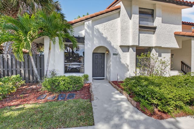5845 Fox Hollow Drive A, sold in Town Place Condo I And Ii, Boca Raton, FL