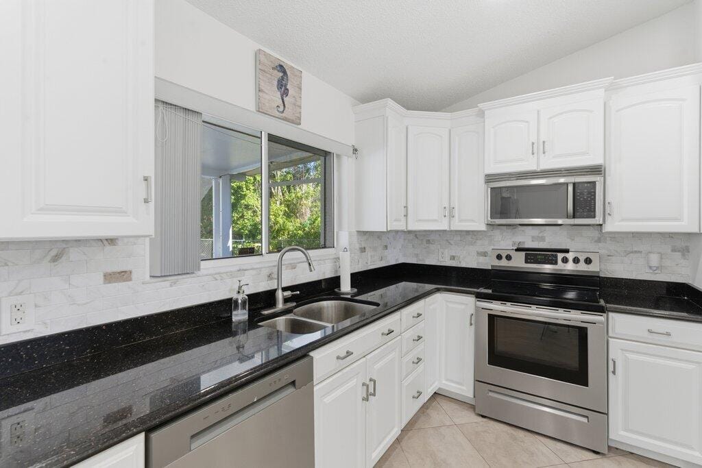 131 NE Naranja Avenue — photo 4