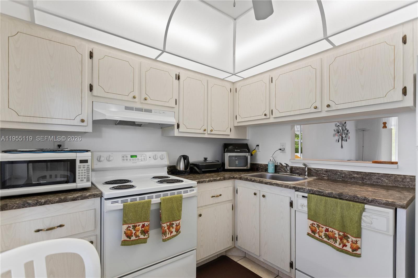 2998 NW 48th Terrace 424, Lauderdale Lakes, FL 33313, Lauderdale Lakes