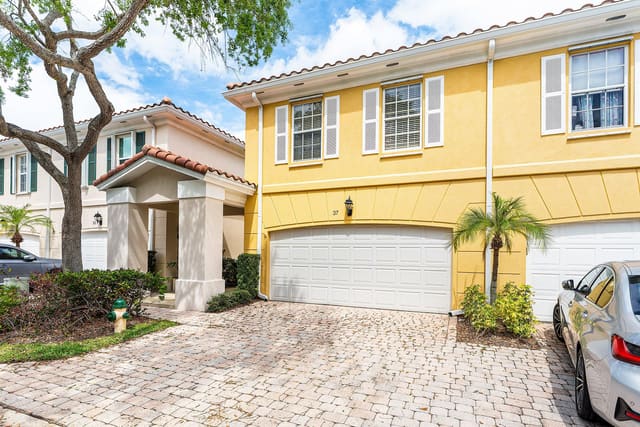 37 Tall Oaks Circle, sold in Tequesta Oaks, Tequesta, FL