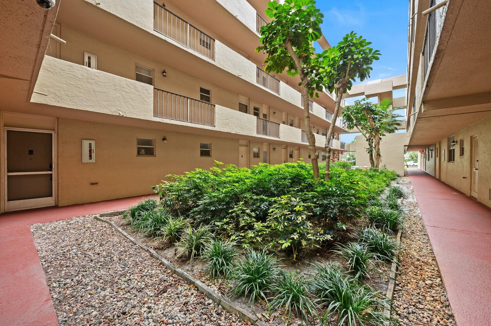 403 NW 68th Avenue 517, Plantation, FL 33317 photo 4